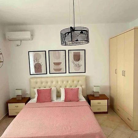 Dreamades House Guest house