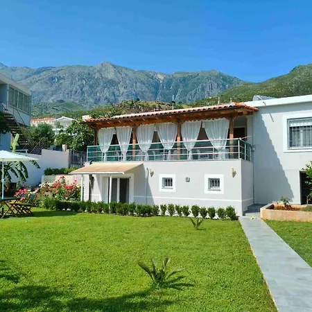 Guest house Dreamades House *