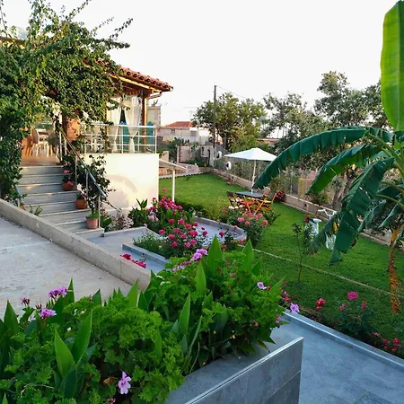 Dreamades House Guest house *
