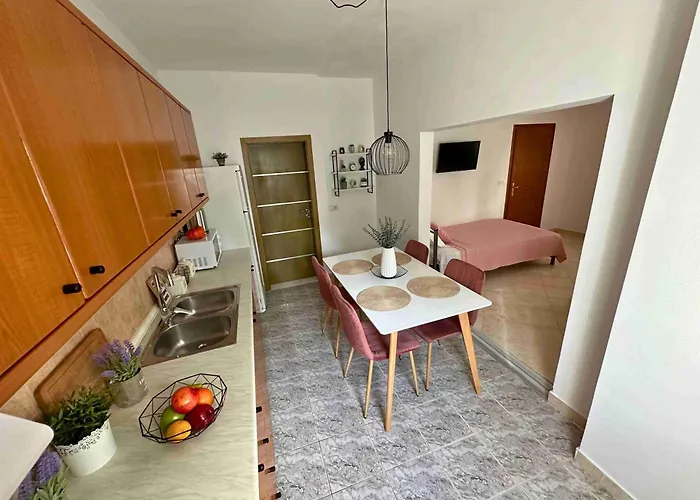 Gæstehus Dreamades House Dhërmi